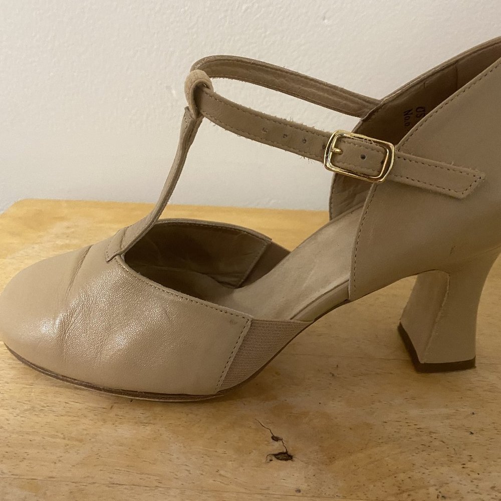 La Duca Character Shoes Size 7.5 3"